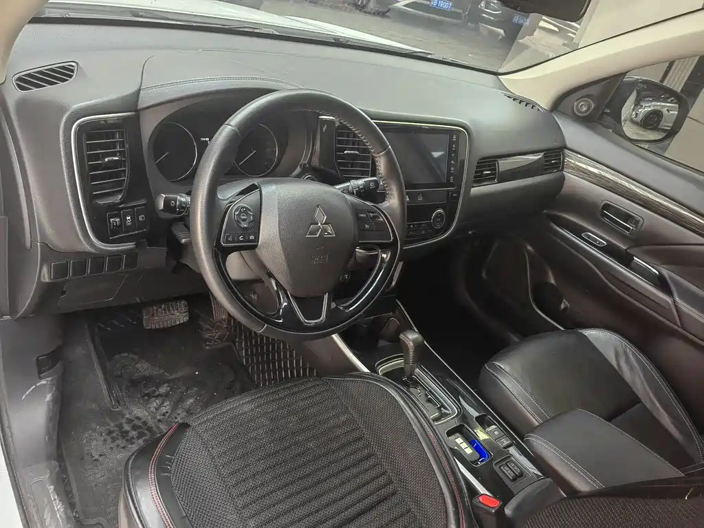 Mitsubishi Outlander 2020 2.0L 2WD Comfort Edition 5-seater 2020 - thumbnail 8