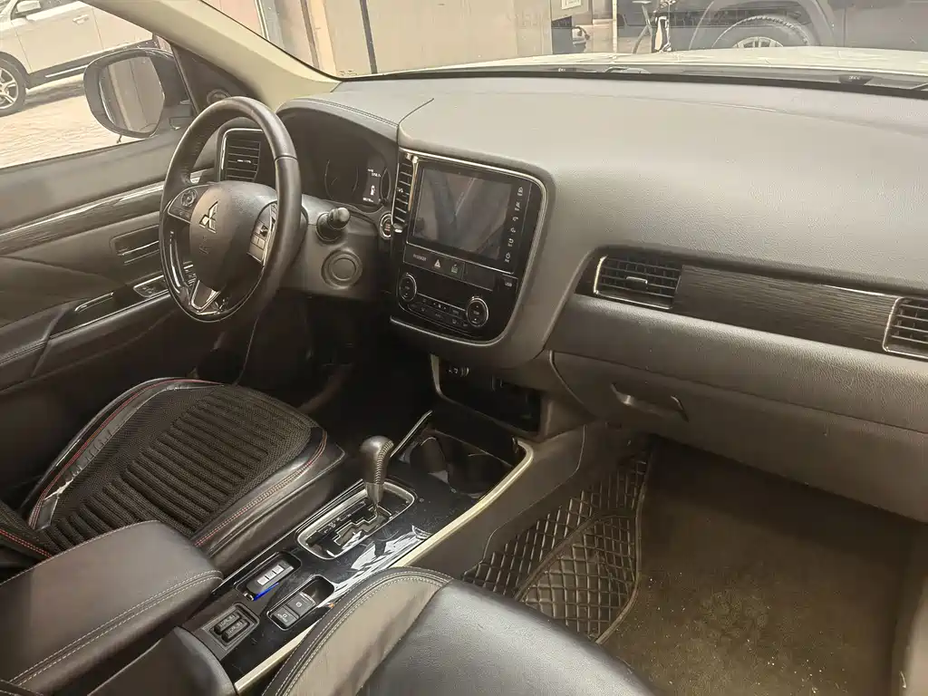 Mitsubishi Outlander 2020 2.0L 2WD Comfort Edition 5-seater 2020 - thumbnail 9