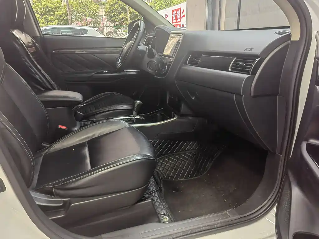 Mitsubishi Outlander 2020 2.0L 2WD Comfort Edition 5-seater 2020 - thumbnail 10
