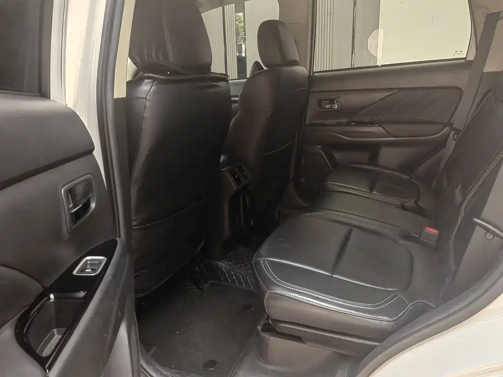 Mitsubishi Outlander 2020 2.0L 2WD Comfort Edition 5-seater 2020 - thumbnail 12