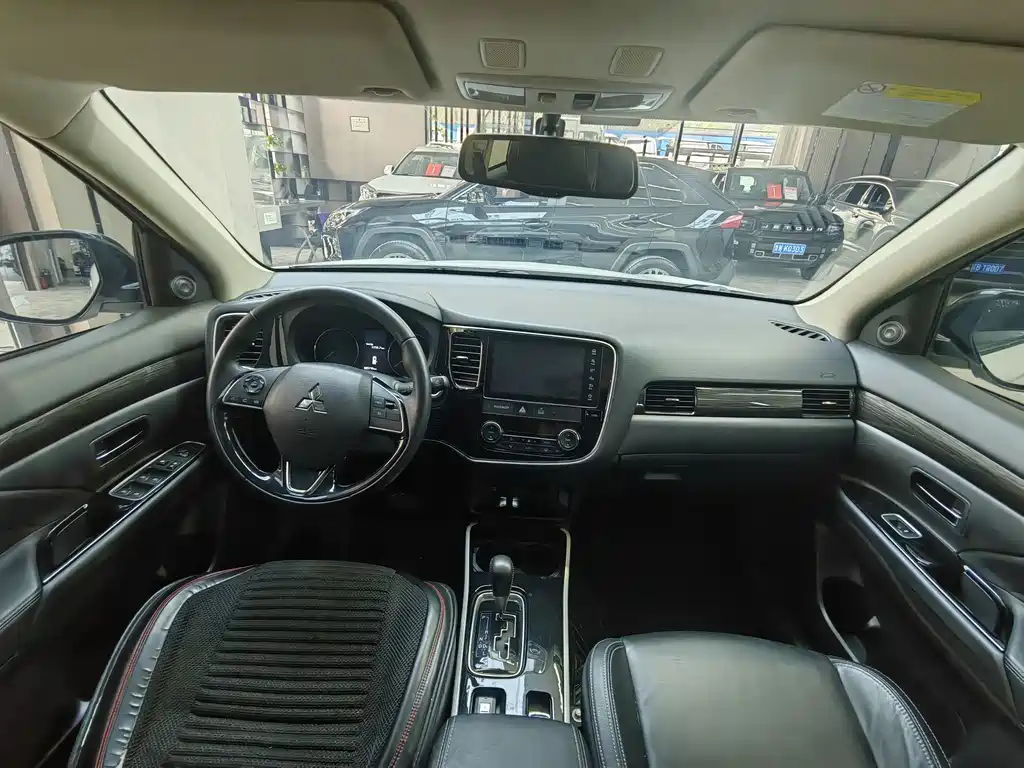 Mitsubishi Outlander 2020 2.0L 2WD Comfort Edition 5-seater 2020 - thumbnail 13