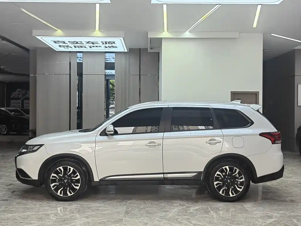 Mitsubishi Outlander 2020 2.0L 2WD Comfort Edition 5-seater 2020 - thumbnail 18