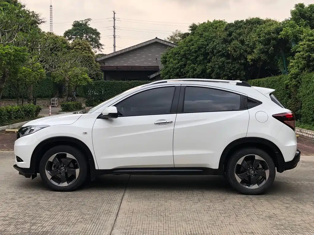 Honda Honda Vezel 2017 1.8L CVT 2WD Pioneer Edition 2018 - thumbnail 4