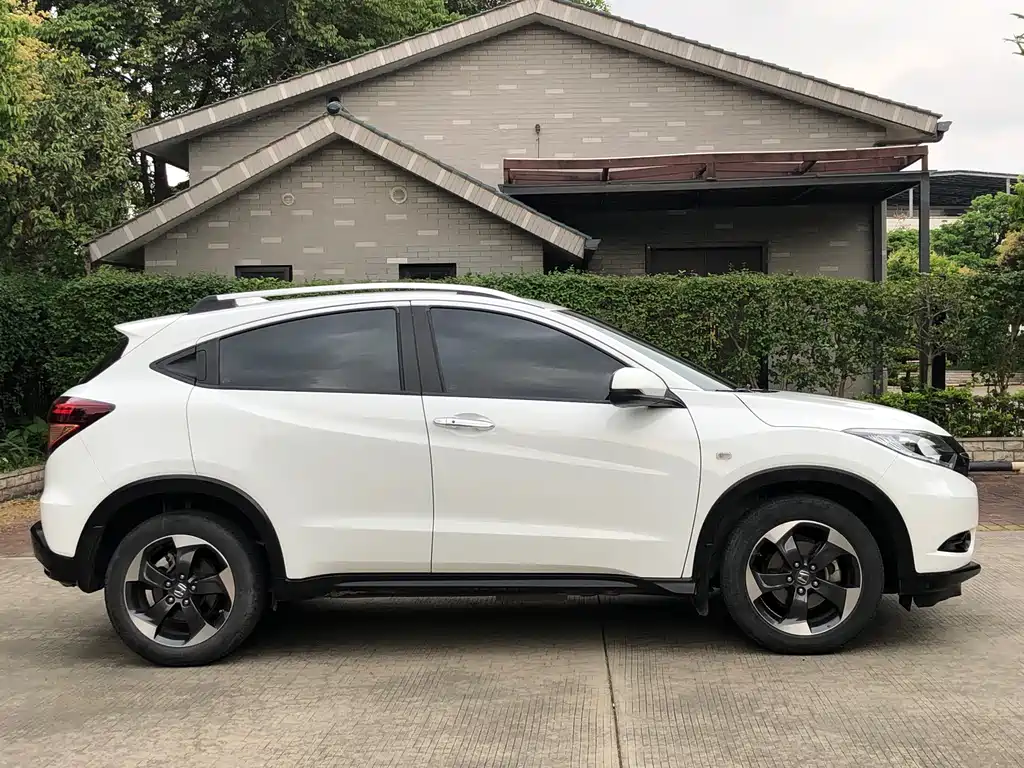 Honda Honda Vezel 2017 1.8L CVT 2WD Pioneer Edition 2018 - thumbnail 6