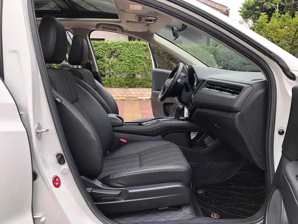 Honda Honda Vezel 2017 1.8L CVT 2WD Pioneer Edition 2018 - thumbnail 12