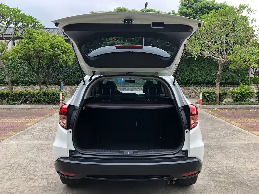 Honda Honda Vezel 2017 1.8L CVT 2WD Pioneer Edition 2018 - thumbnail 20