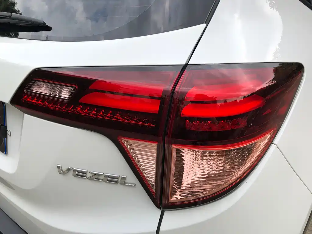 Honda Honda Vezel 2017 1.8L CVT 2WD Pioneer Edition 2018 - thumbnail 24