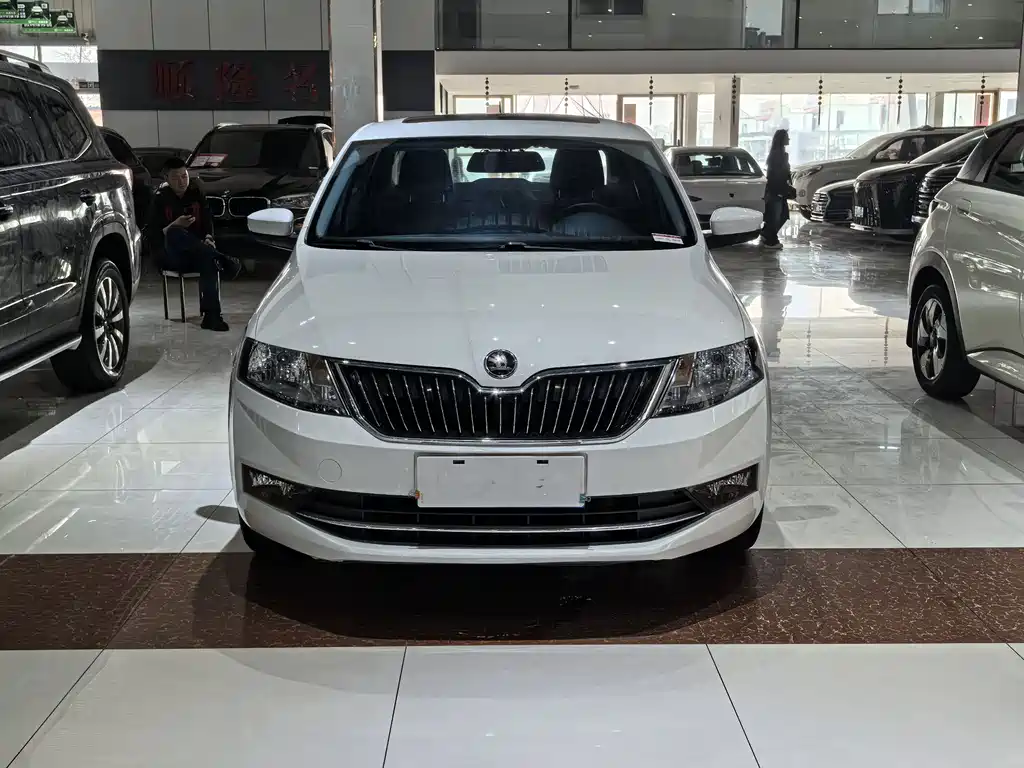 Skoda Skoda Rapid 2018 1.6L Automatic Comfort Edition 2018 - thumbnail 2