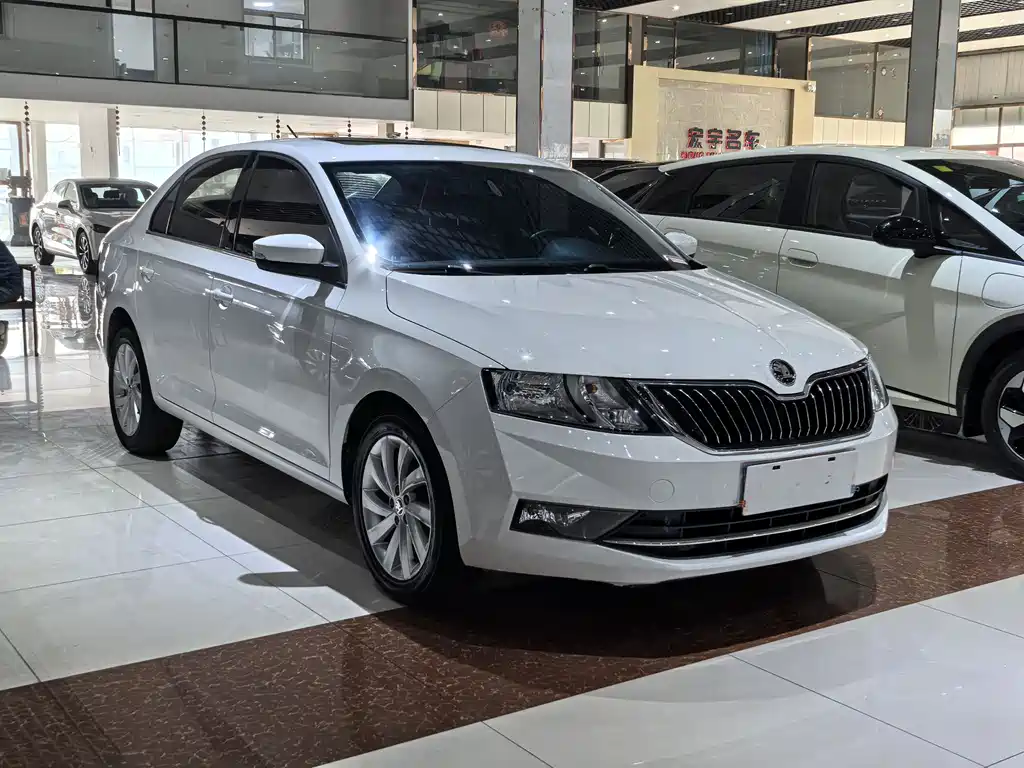 Skoda Skoda Rapid 2018 1.6L Automatic Comfort Edition 2018 - thumbnail 3