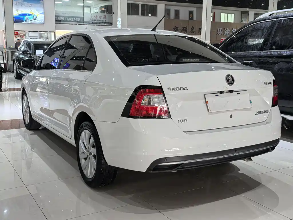 Skoda Skoda Rapid 2018 1.6L Automatic Comfort Edition 2018 - thumbnail 5