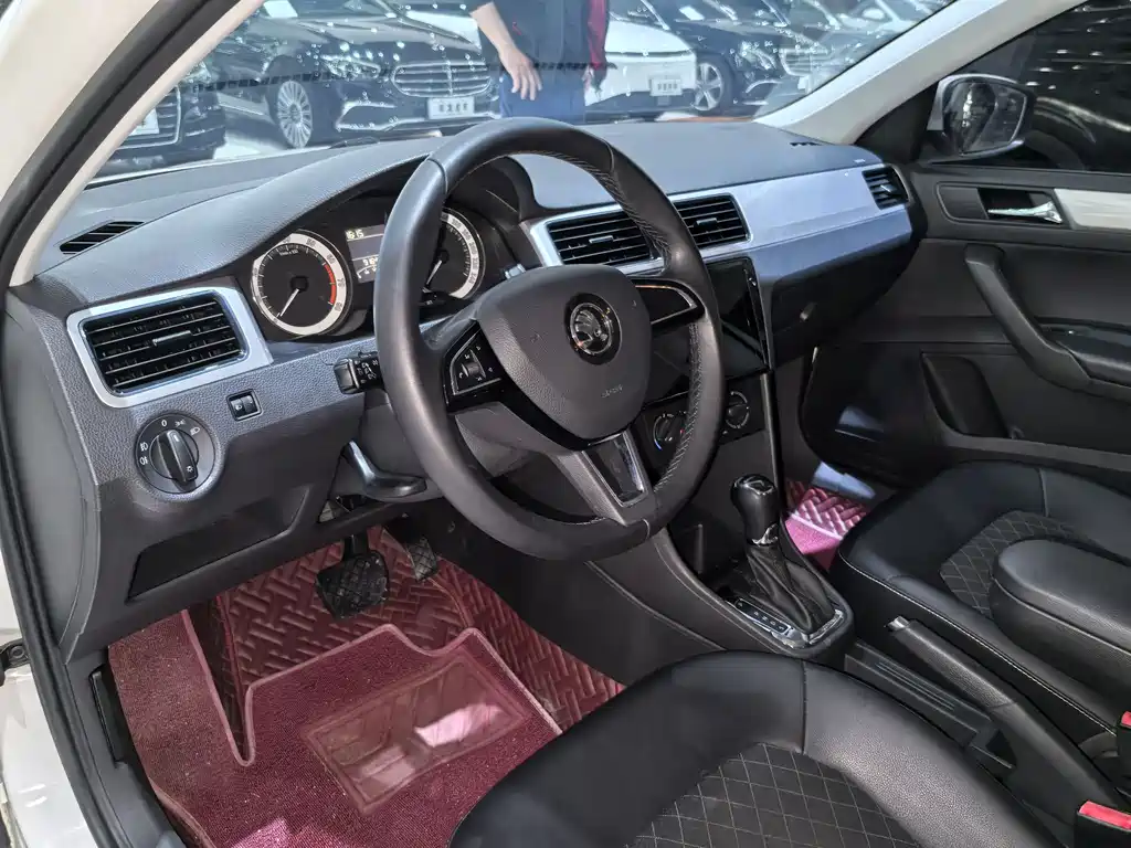 Skoda Skoda Rapid 2018 1.6L Automatic Comfort Edition 2018 - thumbnail 7