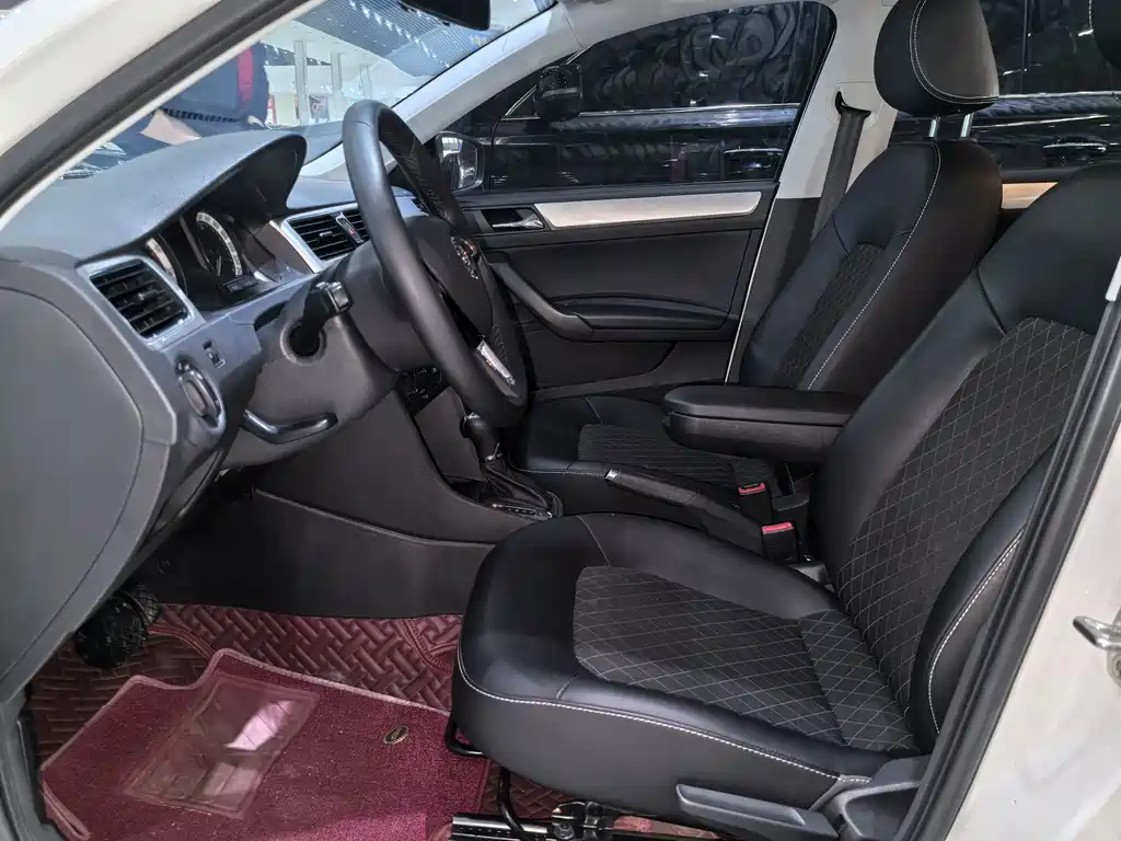Skoda Skoda Rapid 2018 1.6L Automatic Comfort Edition 2018 - thumbnail 8