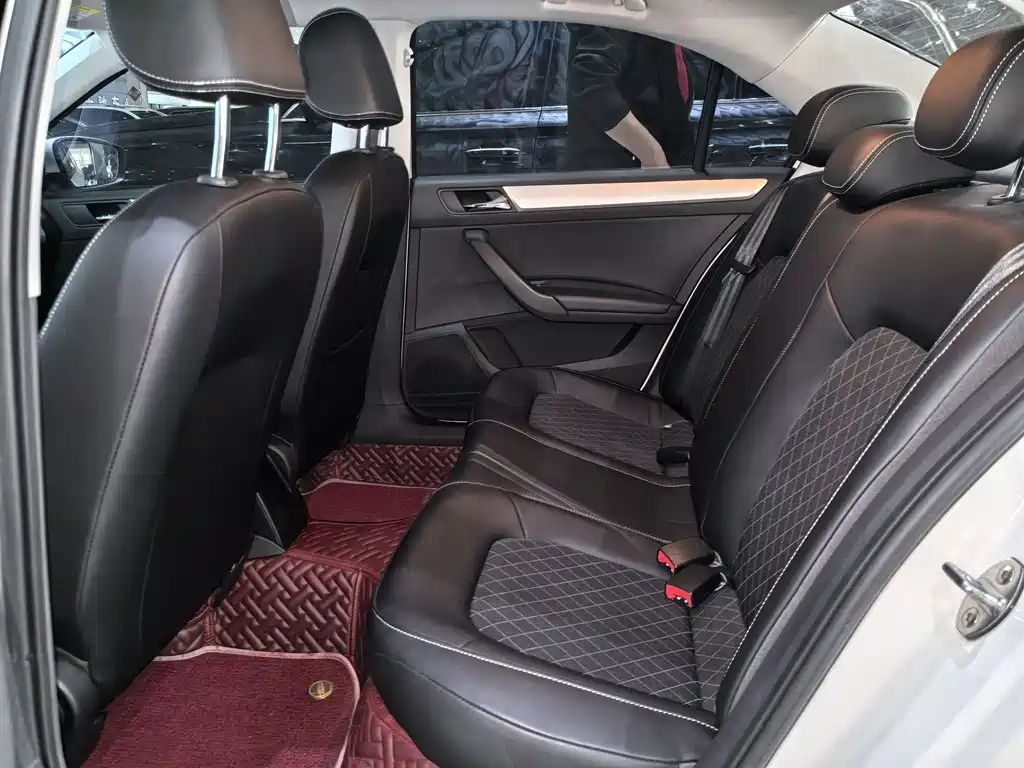 Skoda Skoda Rapid 2018 1.6L Automatic Comfort Edition 2018 - thumbnail 9