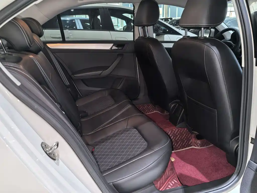 Skoda Skoda Rapid 2018 1.6L Automatic Comfort Edition 2018 - thumbnail 10