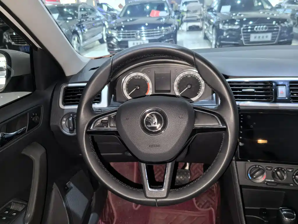 Skoda Skoda Rapid 2018 1.6L Automatic Comfort Edition 2018 - thumbnail 11