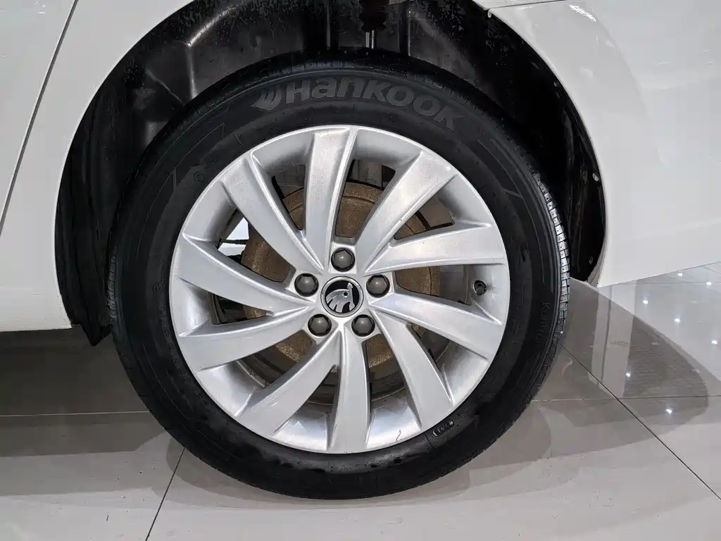 Skoda Skoda Rapid 2018 1.6L Automatic Comfort Edition 2018 - thumbnail 16