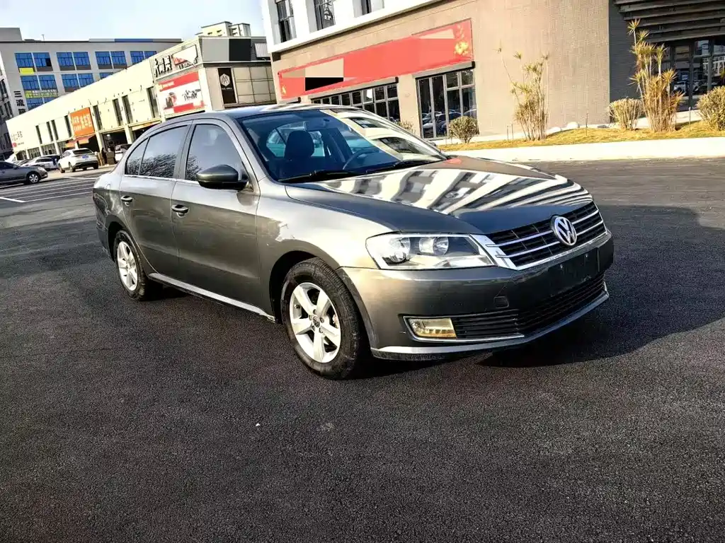 Volkswagen Volkswagen Lavida 2013 Classic 1.6L Manual Fashion Edition 2014 - thumbnail 3
