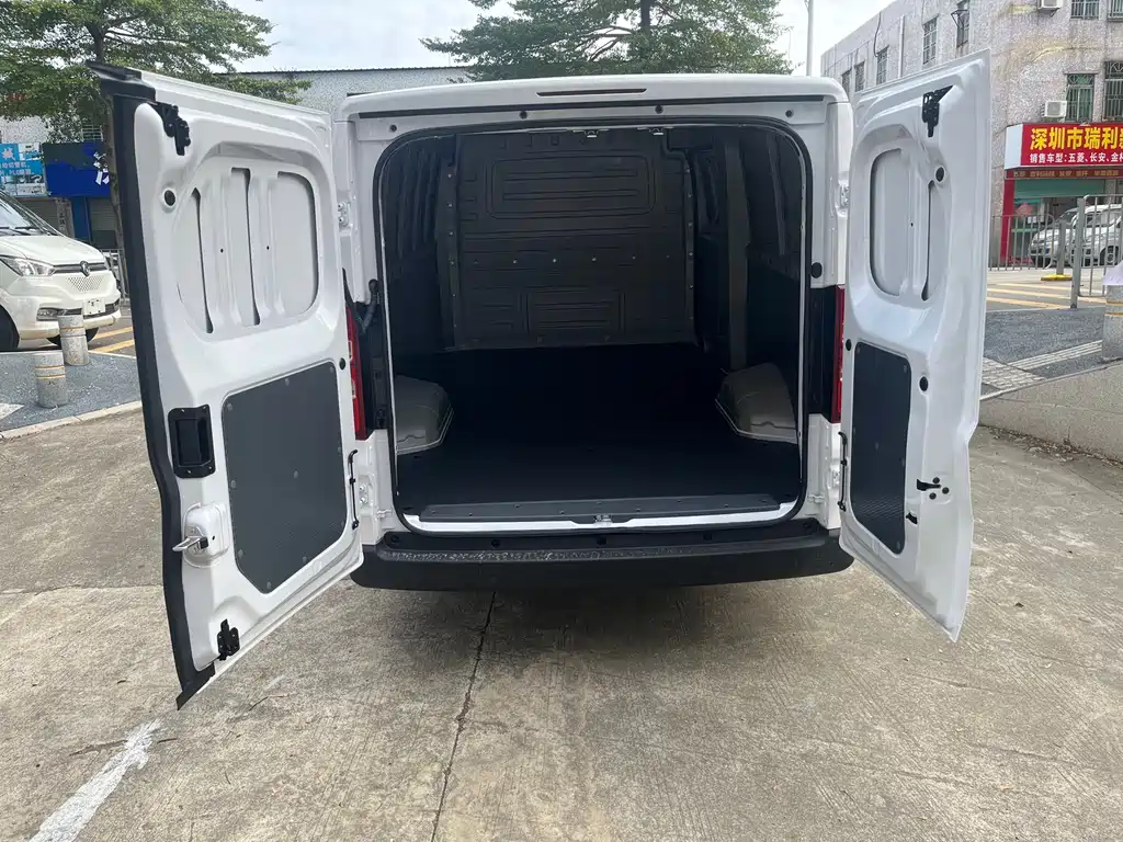 Wuling Motors Wuling Yangguang 2024 300km Comfort Windowless Edition 60kW 2026 - thumbnail 7