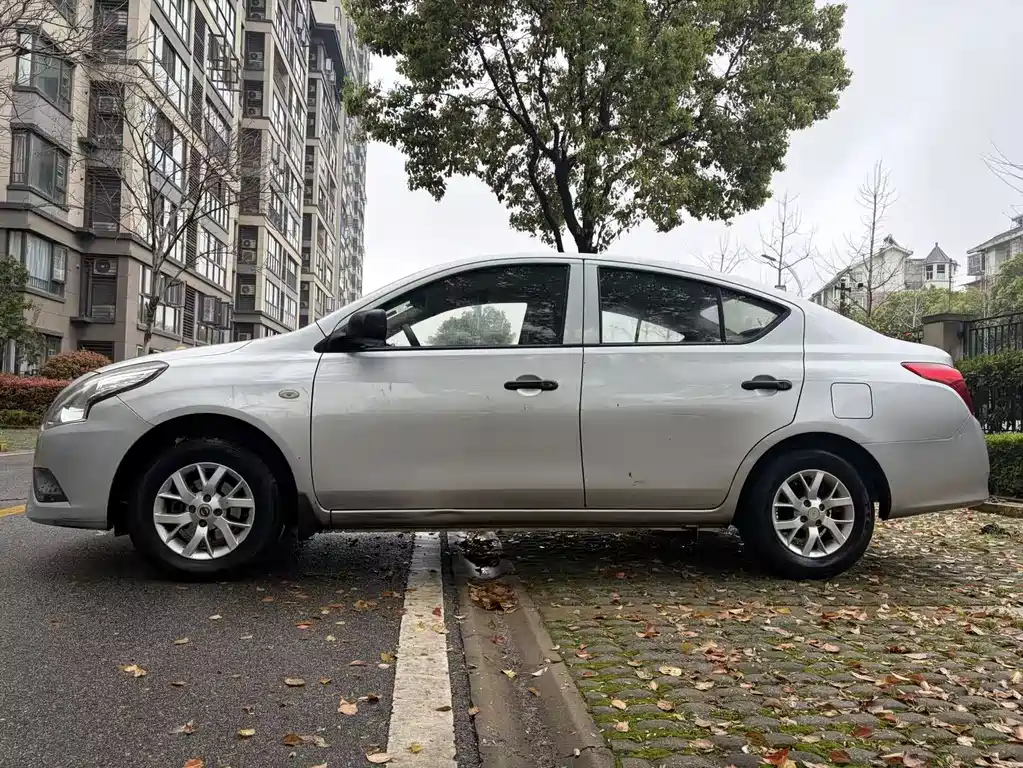 Nissan Sunny 2014 1.5XE CVT Premium Edition 2015 - thumbnail 4