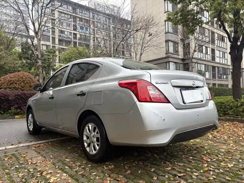 Nissan Sunny 2014 1.5XE CVT Premium Edition 2015 - thumbnail 5
