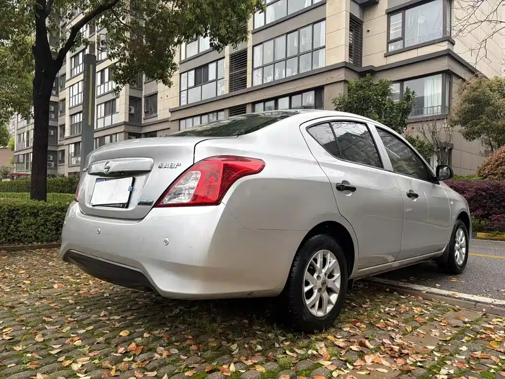 Nissan Sunny 2014 1.5XE CVT Premium Edition 2015 - thumbnail 7