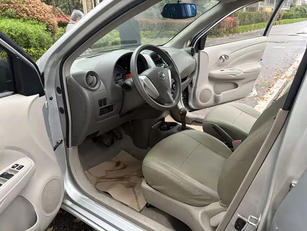 Nissan Sunny 2014 1.5XE CVT Premium Edition 2015 - thumbnail 13