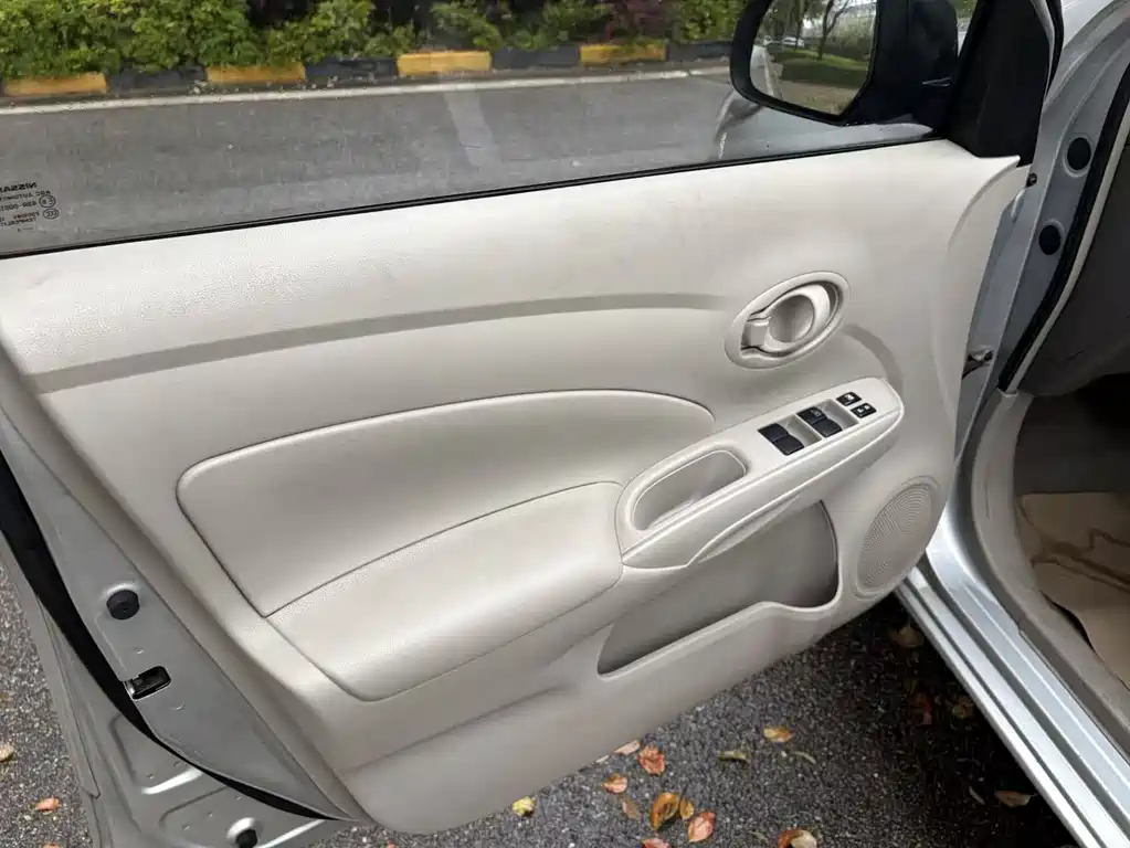 Nissan Sunny 2014 1.5XE CVT Premium Edition 2015 - thumbnail 14