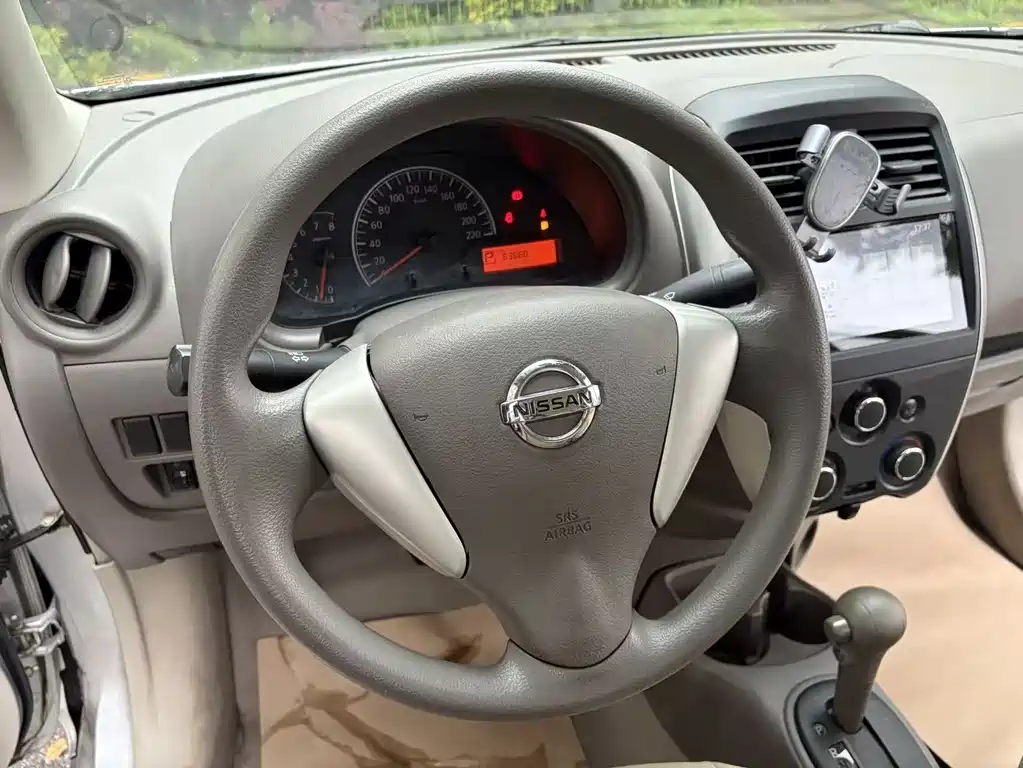 Nissan Sunny 2014 1.5XE CVT Premium Edition 2015 - thumbnail 15