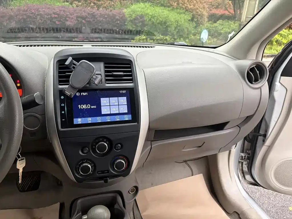 Nissan Sunny 2014 1.5XE CVT Premium Edition 2015 - thumbnail 17