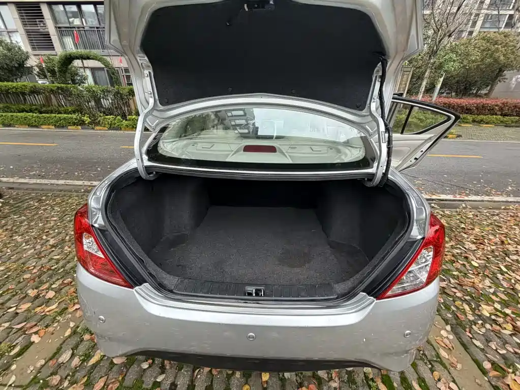 Nissan Sunny 2014 1.5XE CVT Premium Edition 2015 - thumbnail 21