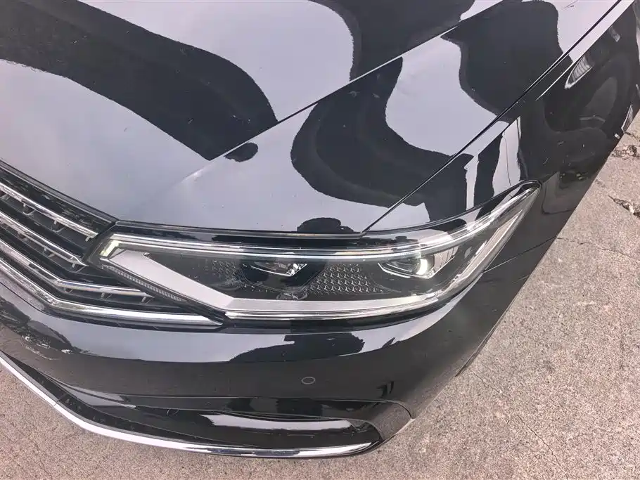 Volkswagen Magotan 2023 2 Million Units Anniversary Edition 330TSI DSG Leading Model 2024 - thumbnail 5