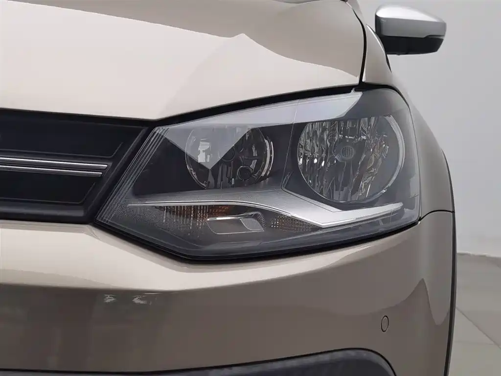 Volkswagen Volkswagen Polo 2016 1.6L Cross Polo Automatic 2016 - thumbnail 7