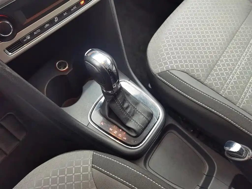 Volkswagen Volkswagen Polo 2016 1.6L Cross Polo Automatic 2016 - thumbnail 13