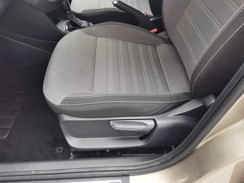 Volkswagen Volkswagen Polo 2016 1.6L Cross Polo Automatic 2016 - thumbnail 20