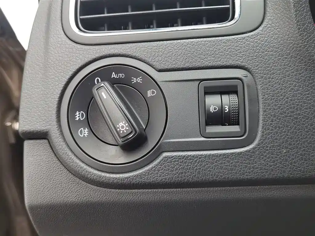 Volkswagen Volkswagen Polo 2016 1.6L Cross Polo Automatic 2016 - thumbnail 21