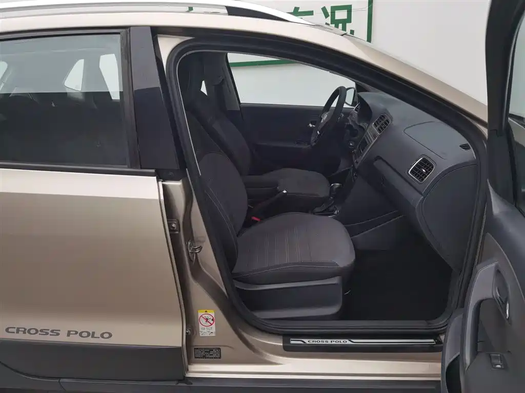 Volkswagen Volkswagen Polo 2016 1.6L Cross Polo Automatic 2016 - thumbnail 23