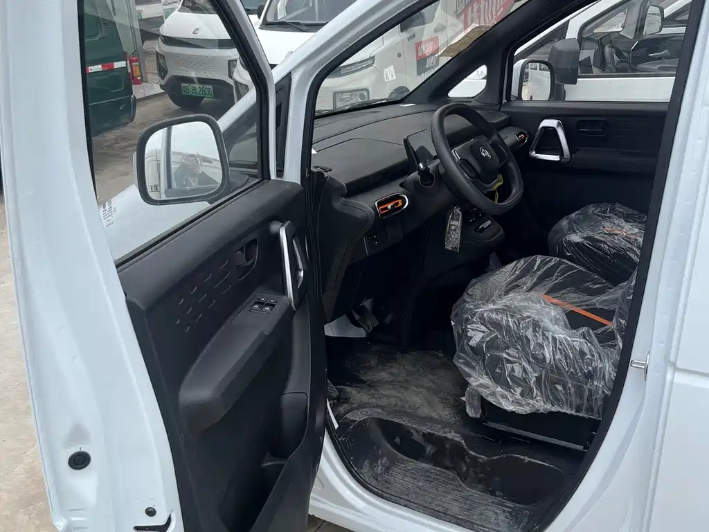 Dongfeng Rui Lida V5 2025 Standard Model 310km 2026 - thumbnail 8