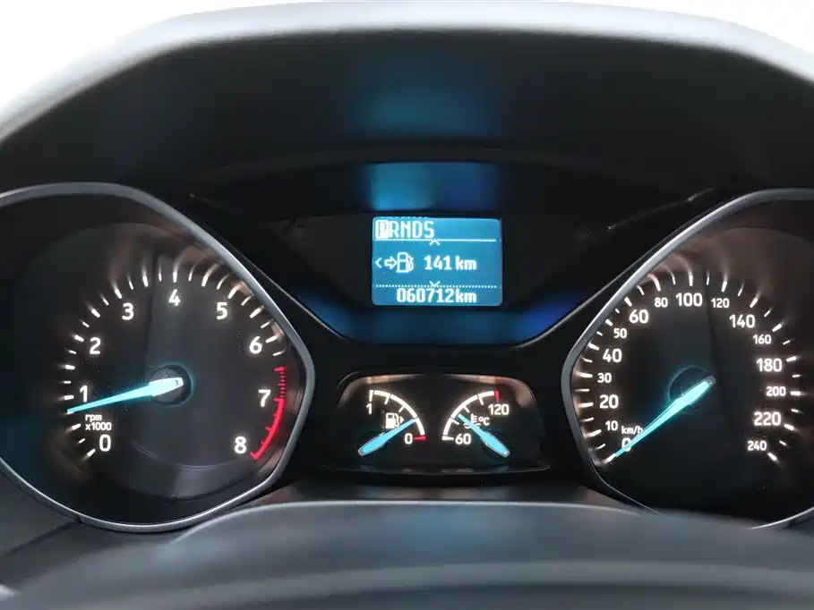 Ford Ford Focus 2018 Hatchback Classic 1.6L Automatic Style Intelligent Edition 2019 - thumbnail 7