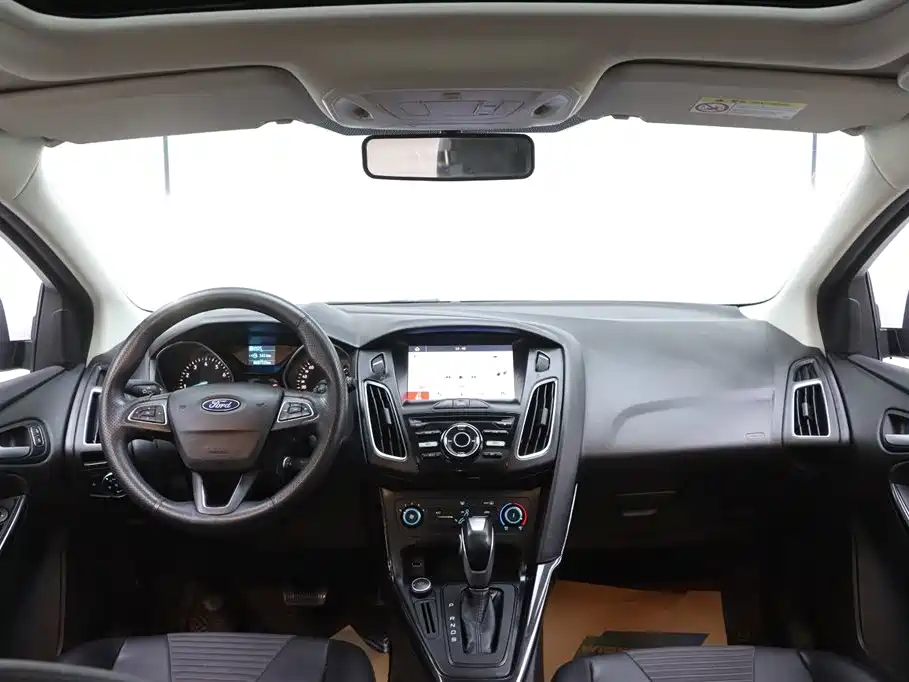 Ford Ford Focus 2018 Hatchback Classic 1.6L Automatic Style Intelligent Edition 2019 - thumbnail 19