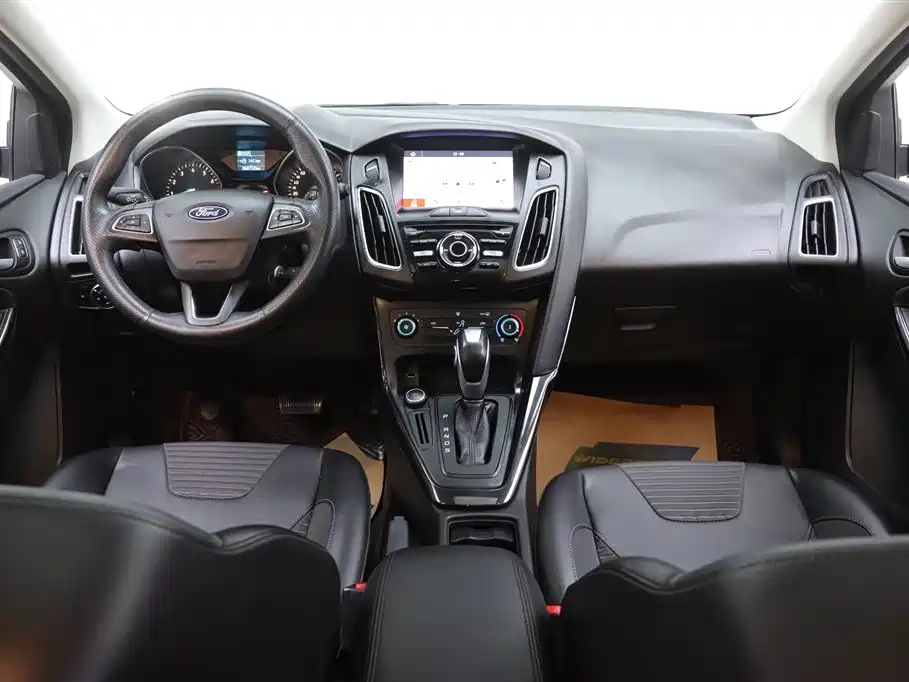 Ford Ford Focus 2018 Hatchback Classic 1.6L Automatic Style Intelligent Edition 2019 - thumbnail 21