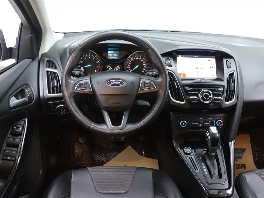 Ford Ford Focus 2018 Hatchback Classic 1.6L Automatic Style Intelligent Edition 2019 - thumbnail 26