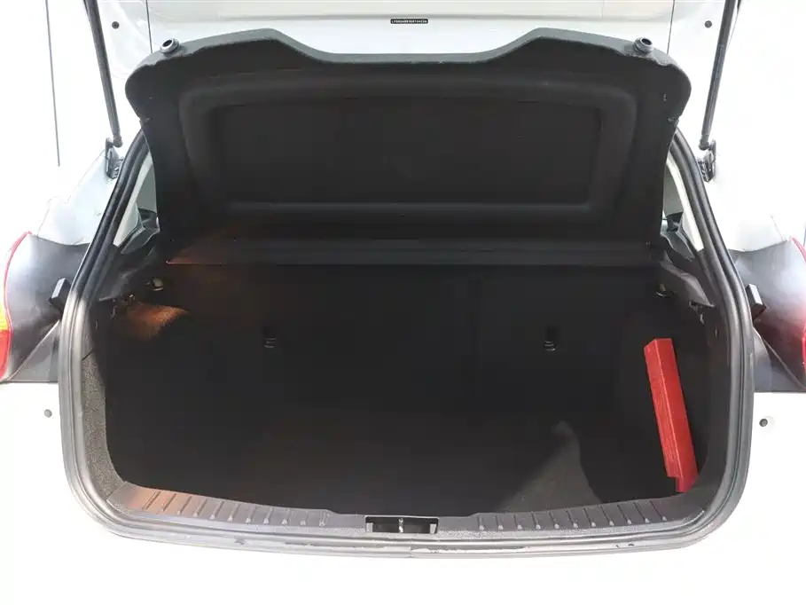 Ford Ford Focus 2018 Hatchback Classic 1.6L Automatic Style Intelligent Edition 2019 - thumbnail 29