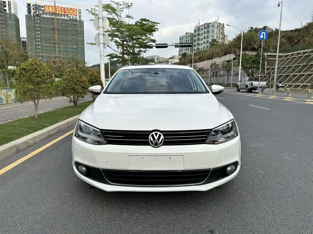 Volkswagen Volkswagen Sagitar 2014 1.6L Automatic Comfort Edition 2014 - thumbnail 2