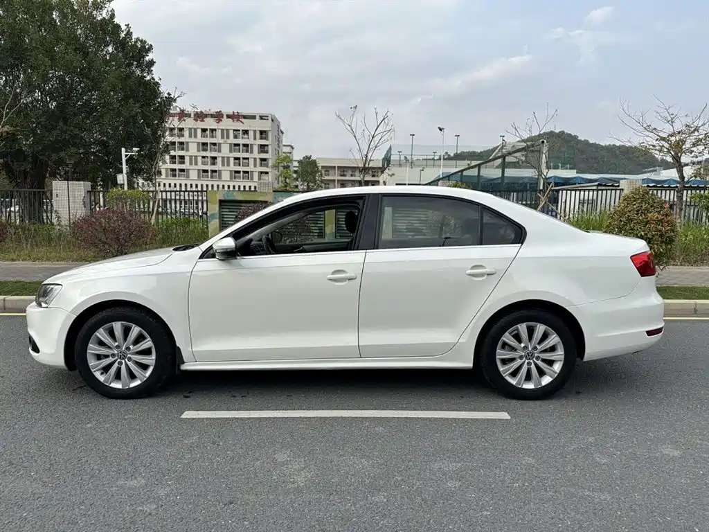 Volkswagen Volkswagen Sagitar 2014 1.6L Automatic Comfort Edition 2014 - thumbnail 3