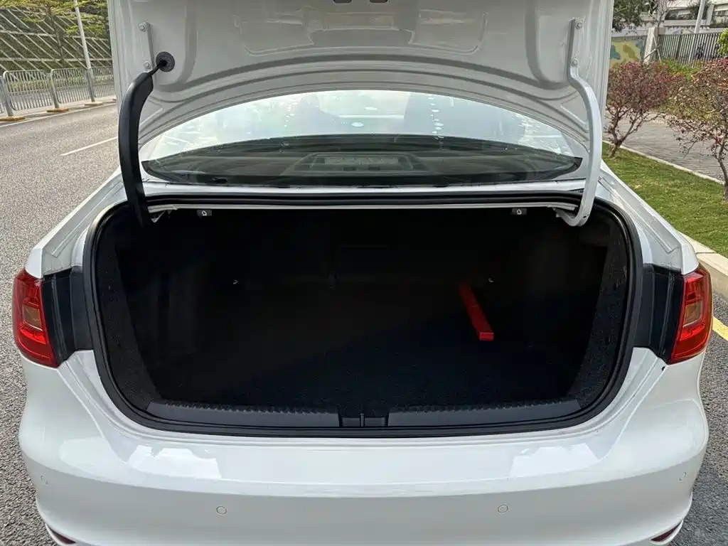 Volkswagen Volkswagen Sagitar 2014 1.6L Automatic Comfort Edition 2014 - thumbnail 16