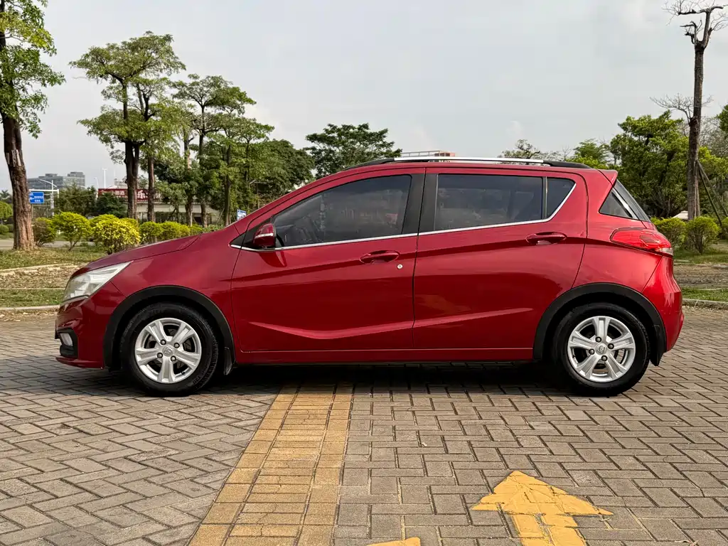 Baojun Baojun 310 2016 1.2L Manual Luxury Edition 2016 - thumbnail 4