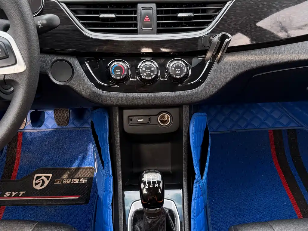 Baojun Baojun 310 2016 1.2L Manual Luxury Edition 2016 - thumbnail 9