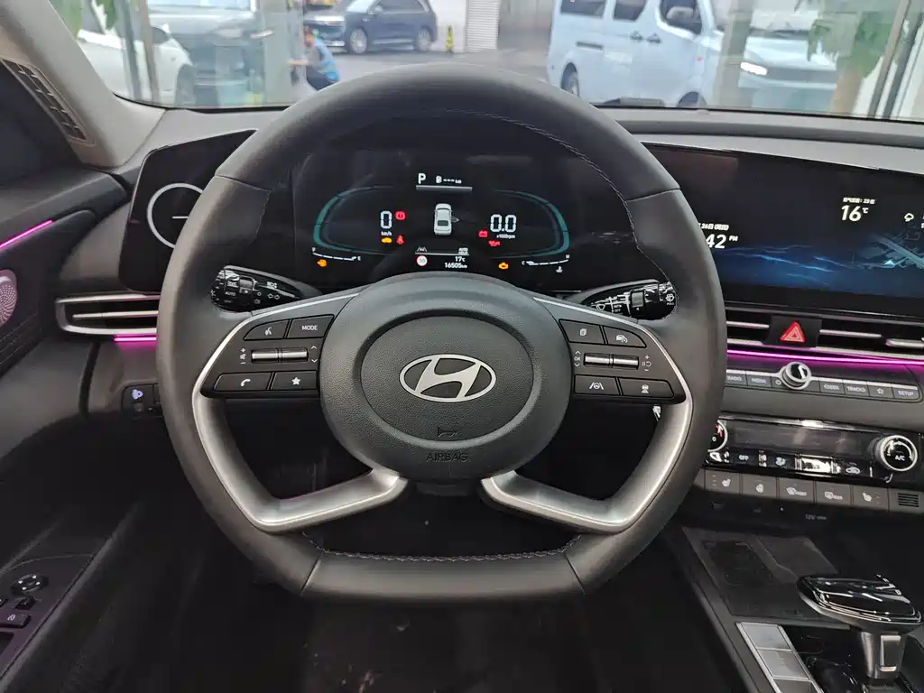 Hyundai Hyundai Elantra 2023 1.5L CVT LUX Premium Edition 2024 - thumbnail 6