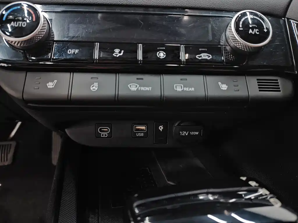Hyundai Hyundai Elantra 2023 1.5L CVT LUX Premium Edition 2024 - thumbnail 14