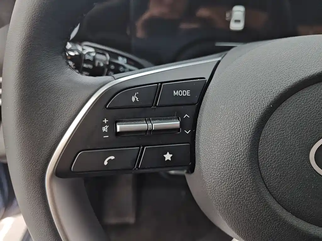 Hyundai Hyundai Elantra 2023 1.5L CVT LUX Premium Edition 2024 - thumbnail 17